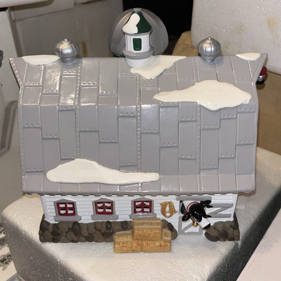 The Original Snow Village "Dairy Barn " - Picture 2 of 6